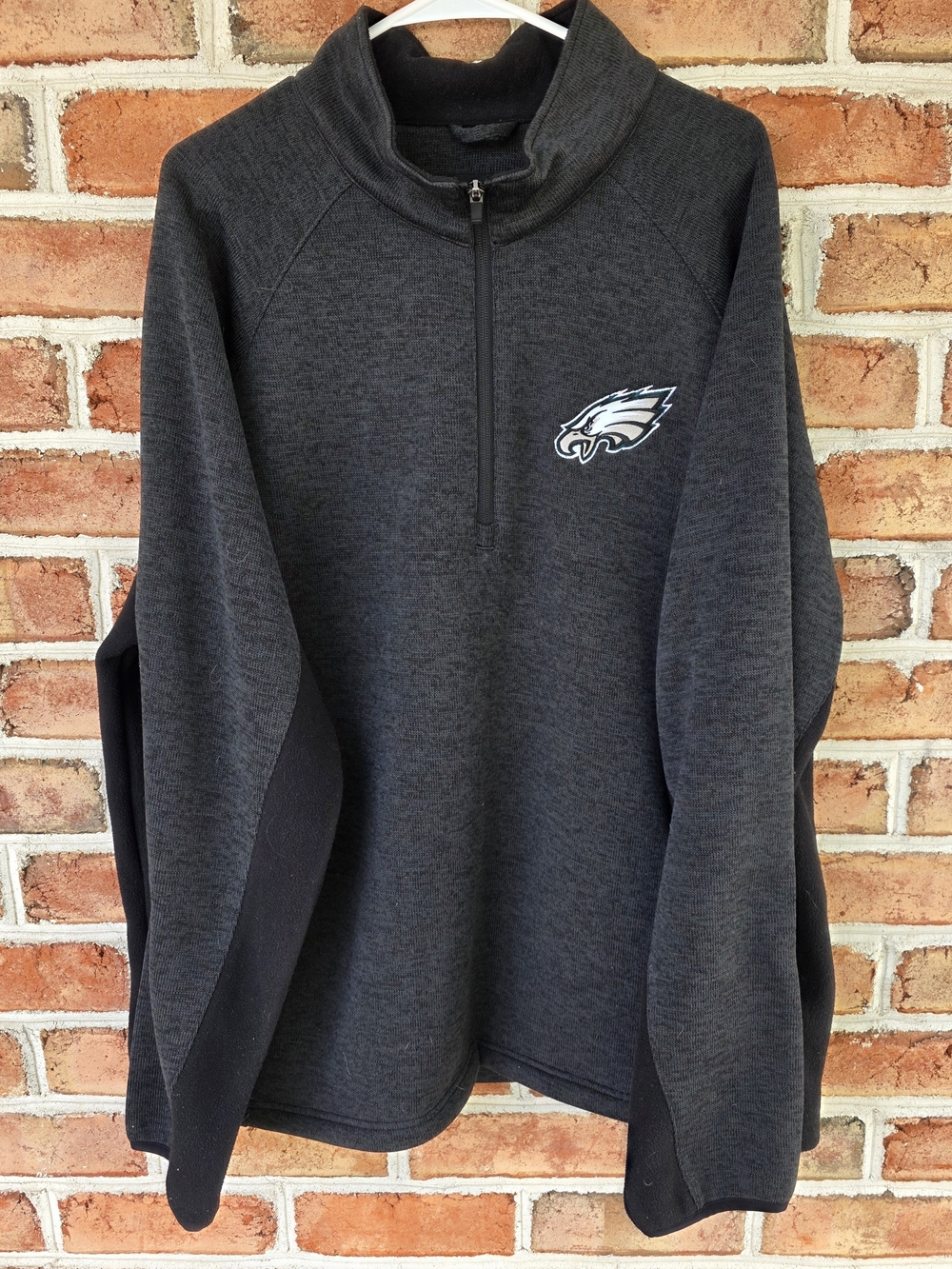 PHILADELPHIA EAGLES NFL Men's Dark Gray Quarter-Zip Sweater with Team Logo